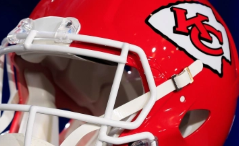 Kansas City Chiefs fans no longer allowed to wear headdresses at games